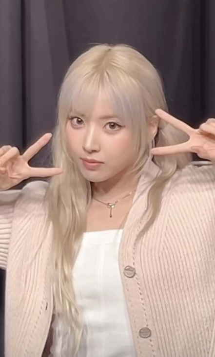 Lace ribbon necklace