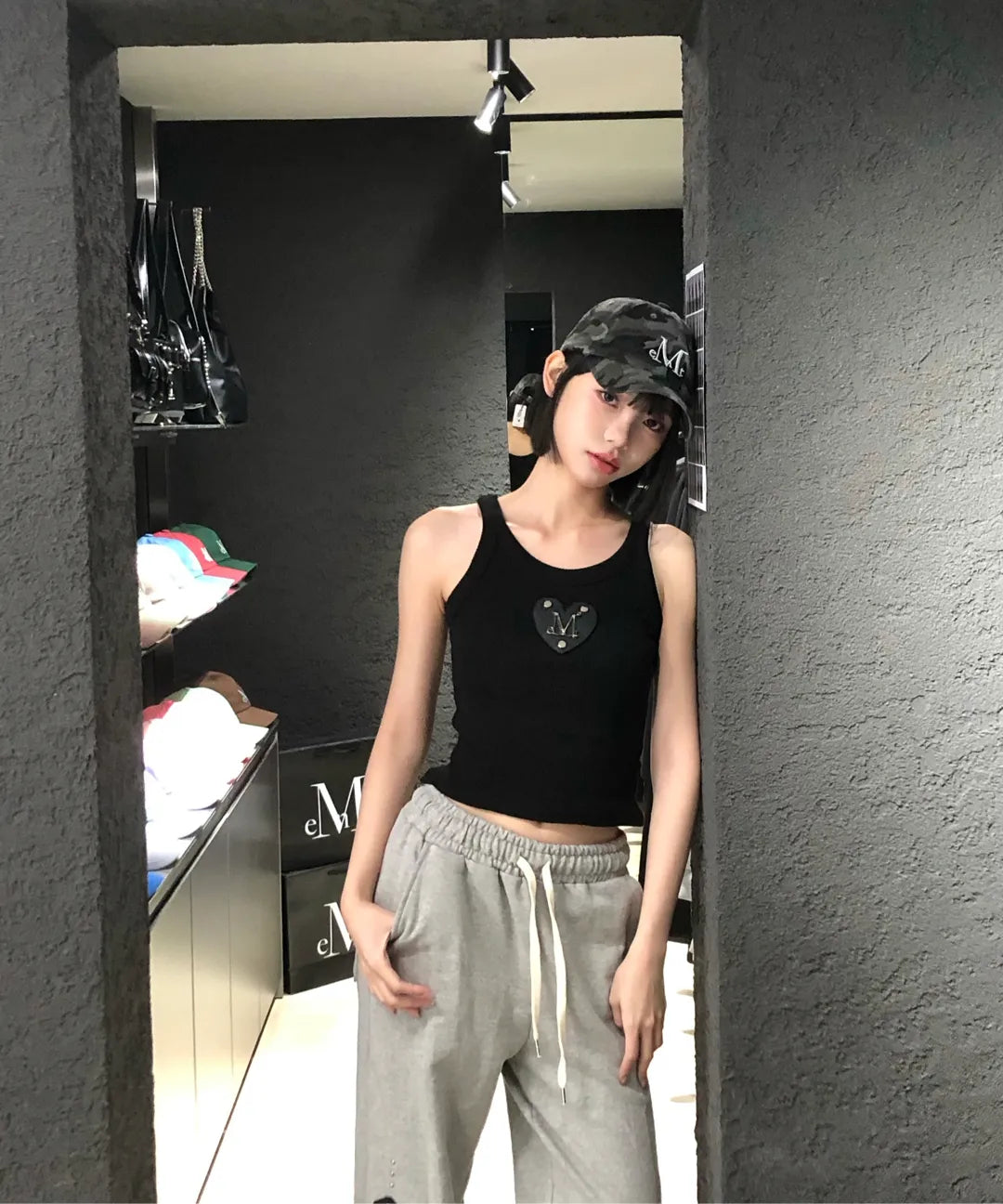 Mucent Dion Metal Logo Heart Patch Sleeveless Nashi (2 Colors)