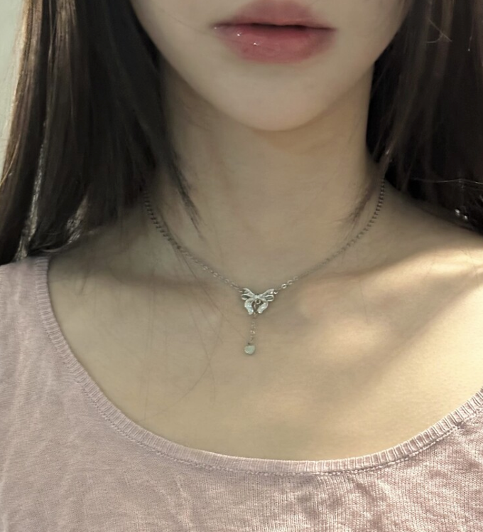 Lace ribbon necklace