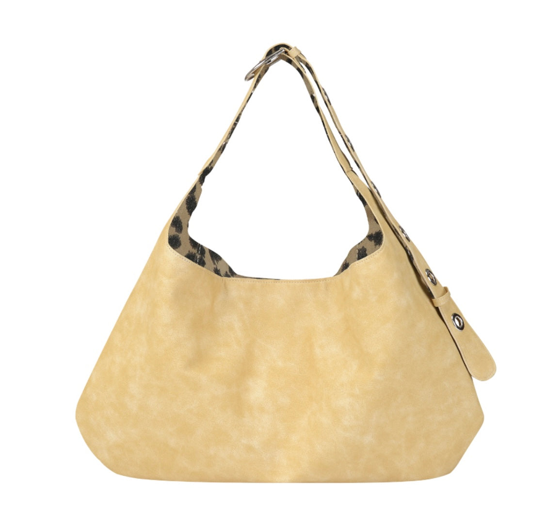 BUCKLE REVERSIBLE SHOULDER BAG_BUTTER & LEOPARD