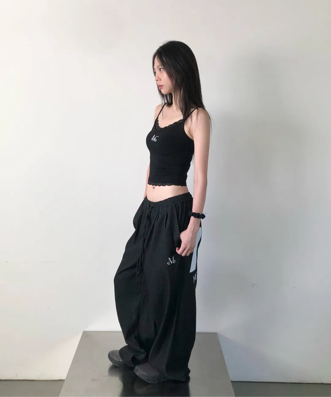 Mucent Garin Lace Slim Fit Sleeveless Nashi (3 Colors)