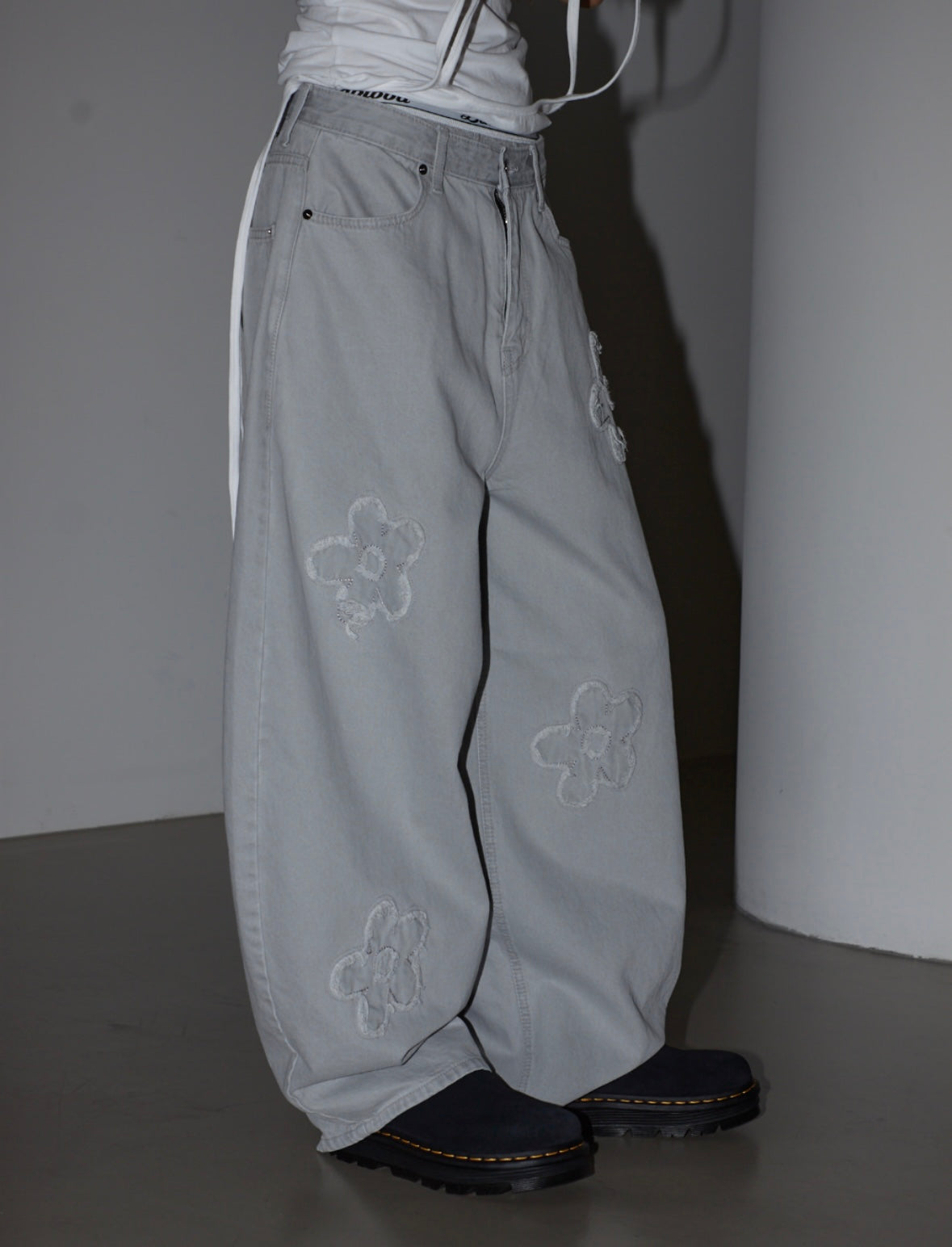 淺灰花花彎刀褲（m現貨）