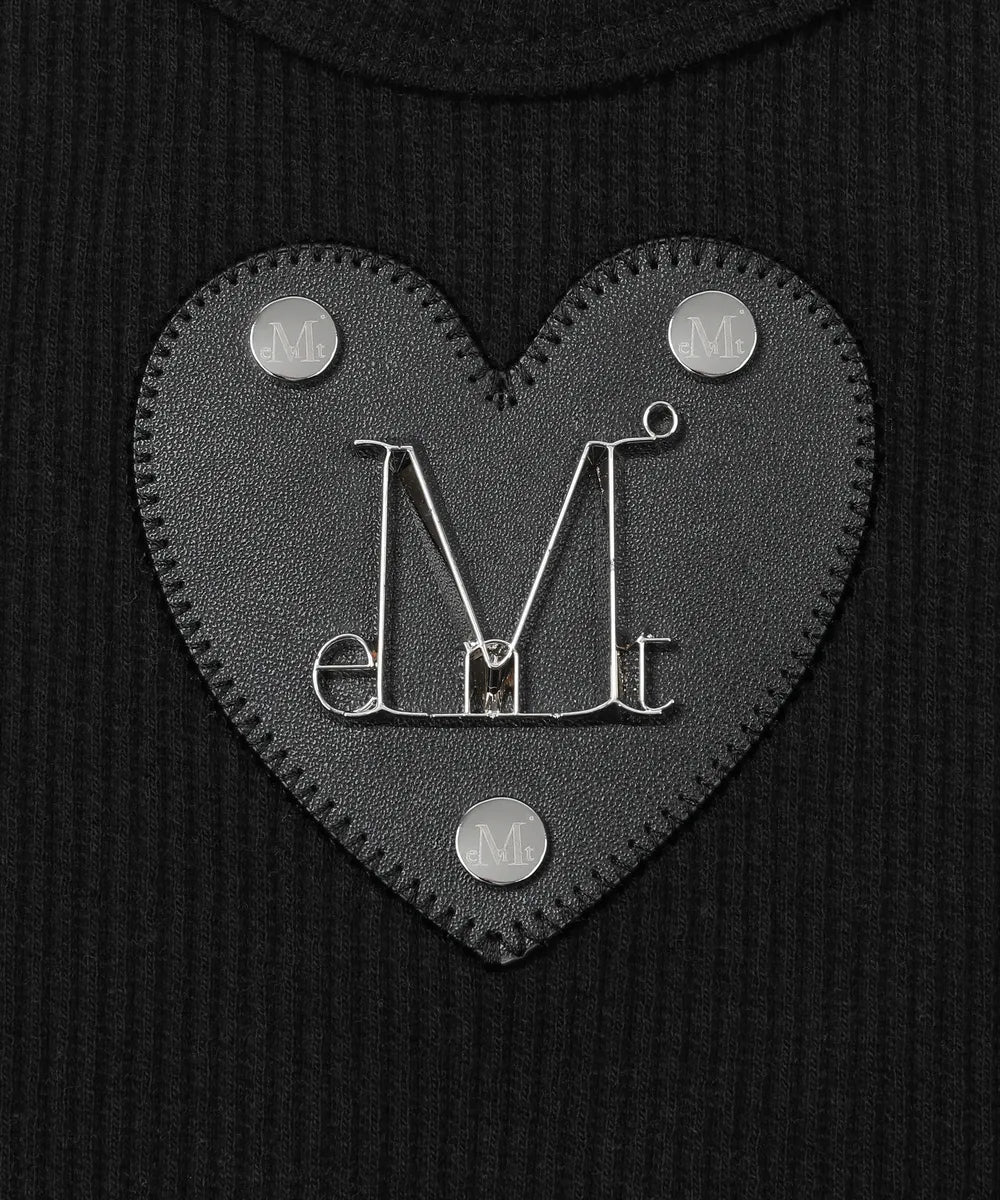 Mucent Dion Metal Logo Heart Patch Sleeveless Nashi (2 Colors)