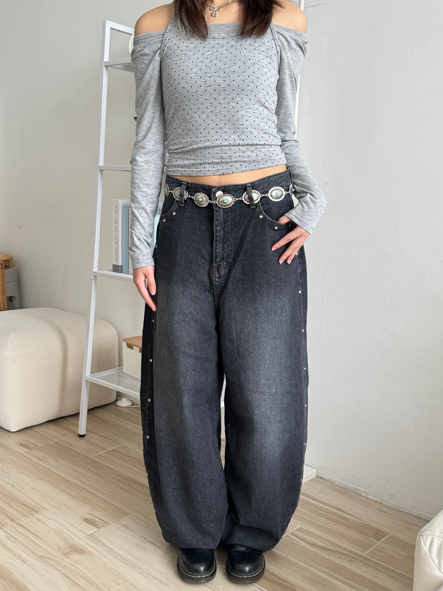 型格釘釘彎刀褲（洗水黑m現貨）