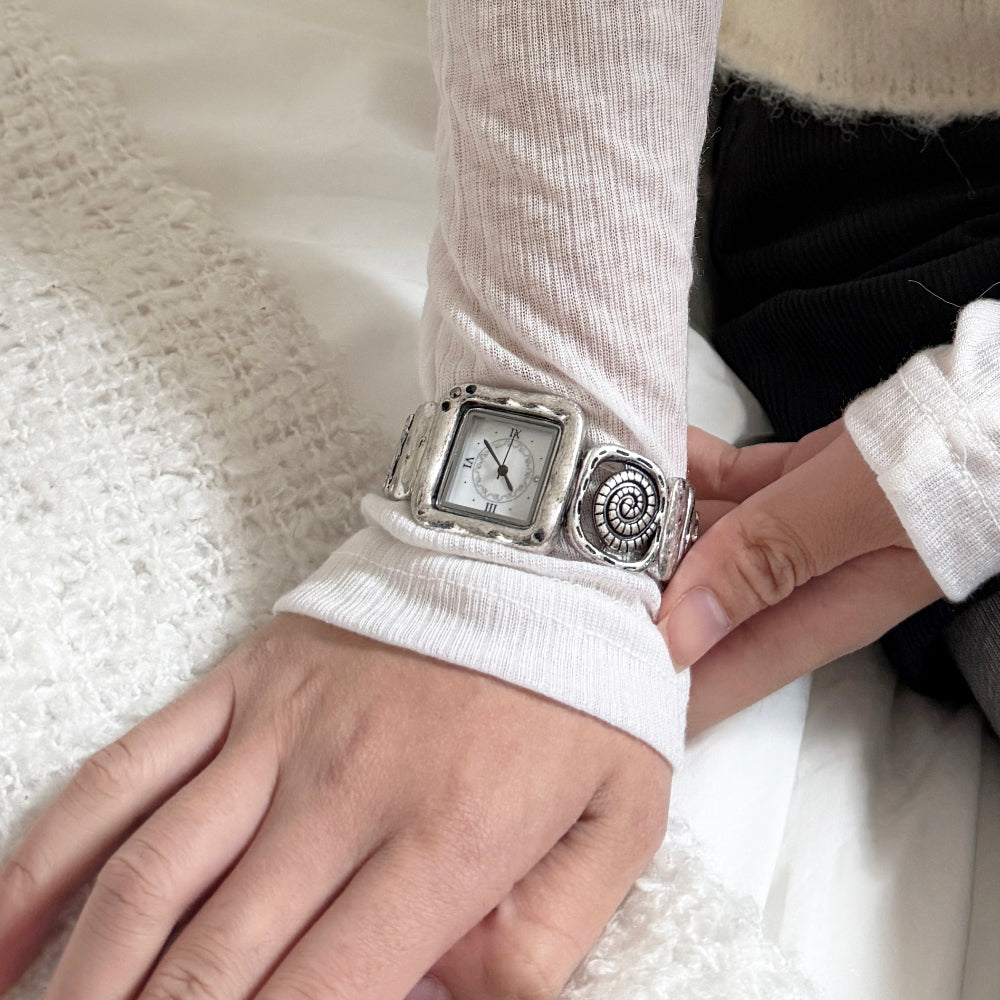 Antique Square Simbol Watch