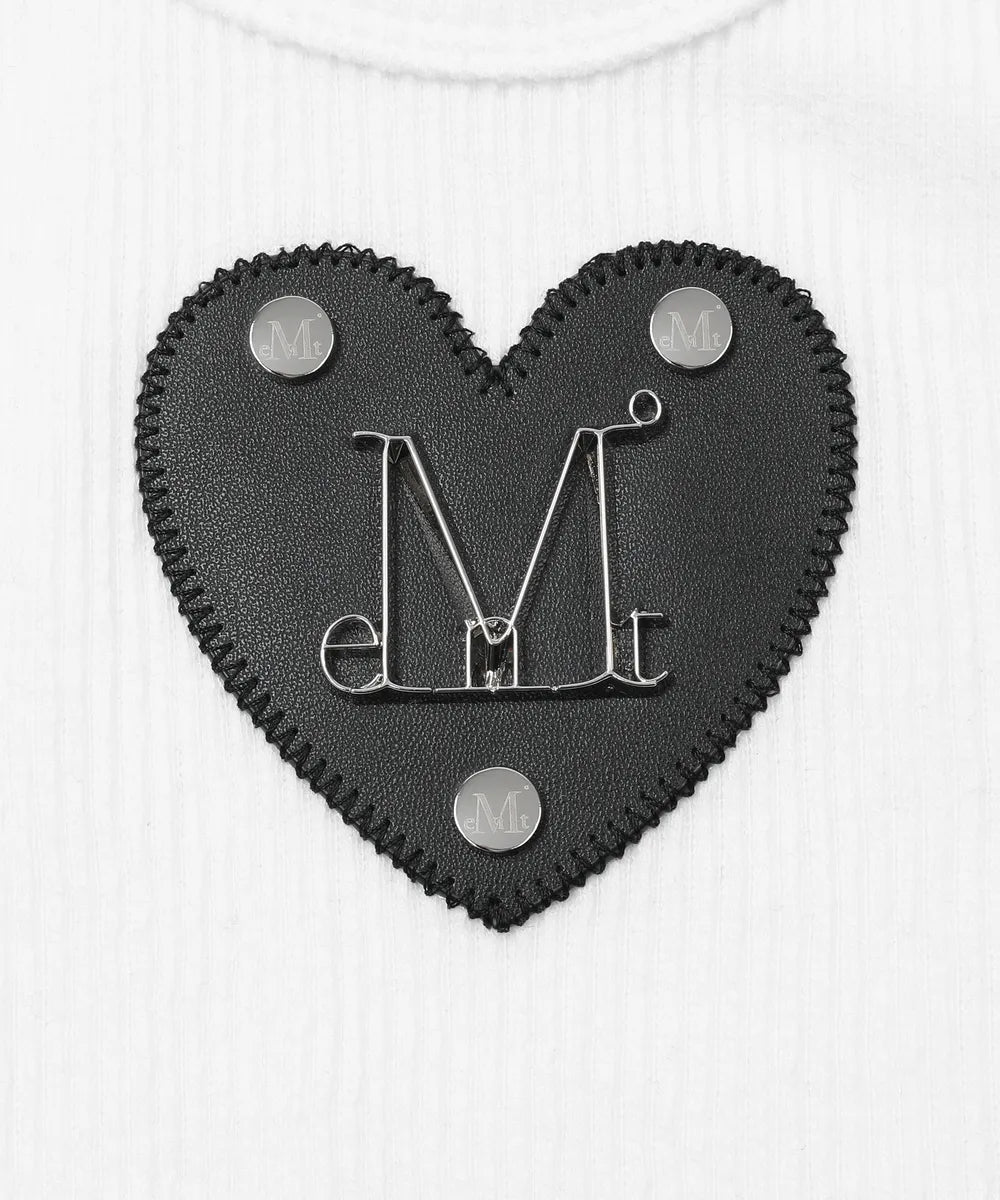 Mucent Dion Metal Logo Heart Patch Sleeveless Nashi (2 Colors)